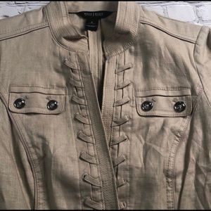 Gorgeous White House Black Market